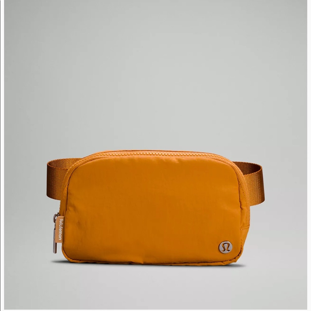 COPY - Lululemon Everywhere Belt Bag. BNWT Autumn Orange.